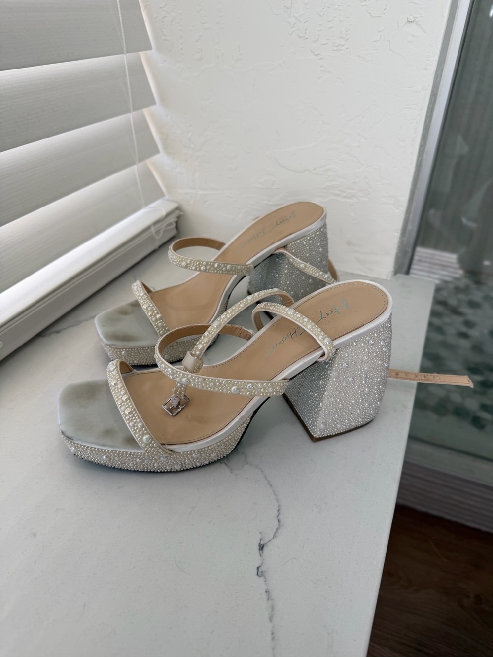 Betsey Johnson Denni Ivory Pearl Heel size 8 - Picture 3 of 9